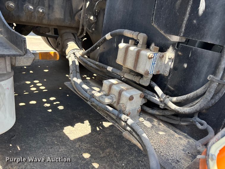 image for item ER7586 2018 Freightliner 114SD car carrier truck
