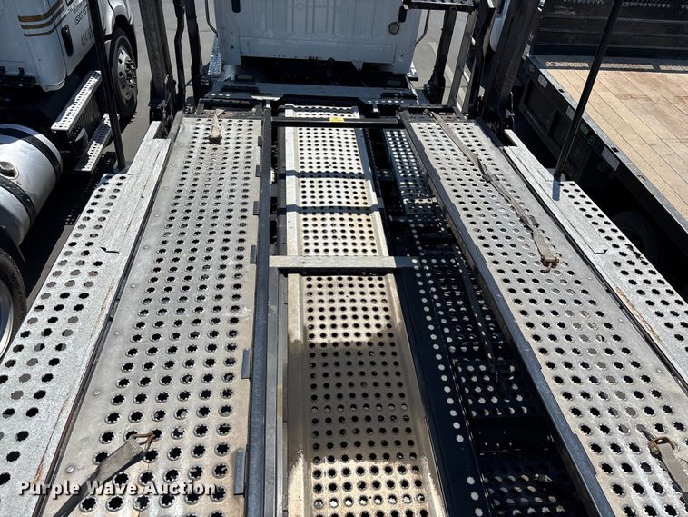 image for item ER7586 2018 Freightliner 114SD car carrier truck