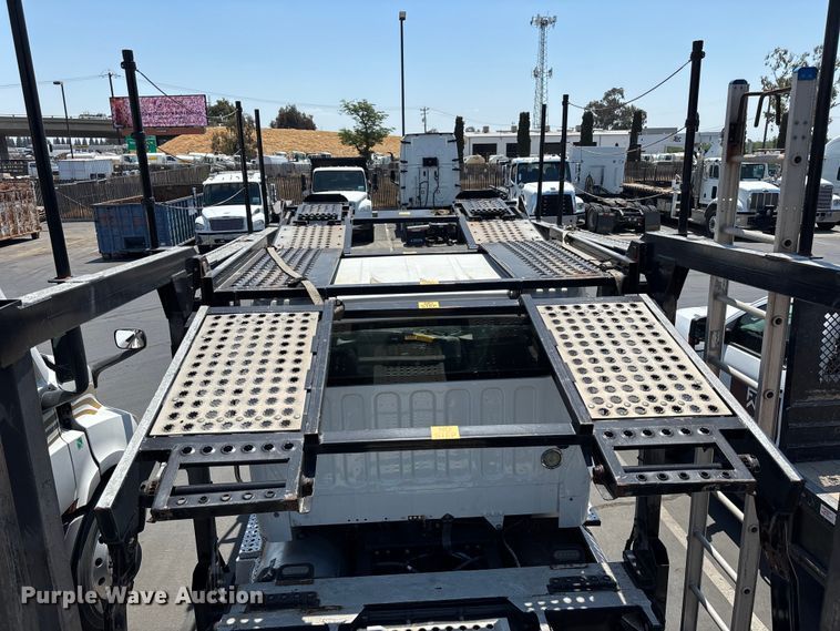 image for item ER7586 2018 Freightliner 114SD car carrier truck