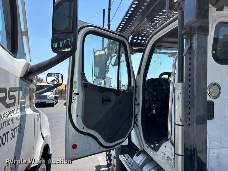 image for item ER7586 2018 Freightliner 114SD car carrier truck