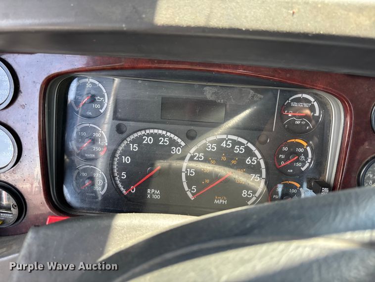 image for item ER7586 2018 Freightliner 114SD car carrier truck