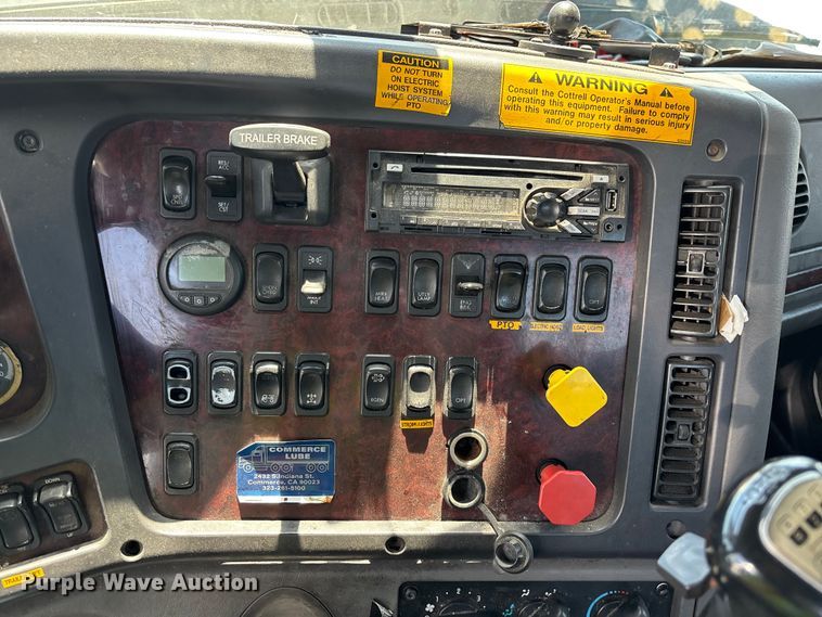 image for item ER7586 2018 Freightliner 114SD car carrier truck