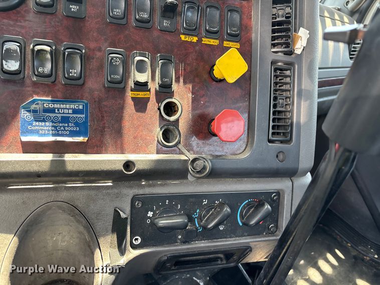 image for item ER7586 2018 Freightliner 114SD car carrier truck