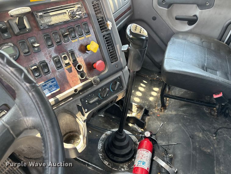 image for item ER7586 2018 Freightliner 114SD car carrier truck