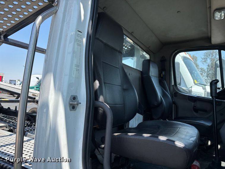 image for item ER7586 2018 Freightliner 114SD car carrier truck
