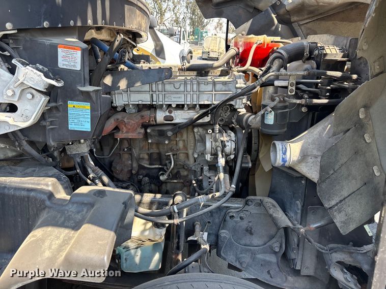 image for item ER7586 2018 Freightliner 114SD car carrier truck