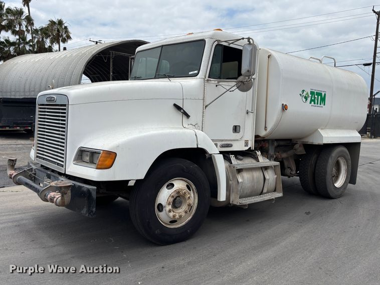 2001 Freightliner FLD112 water truck