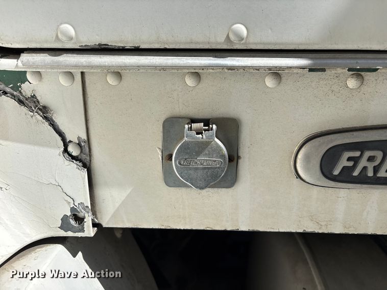 image for item ER7599 2001 Freightliner FLD112 water truck