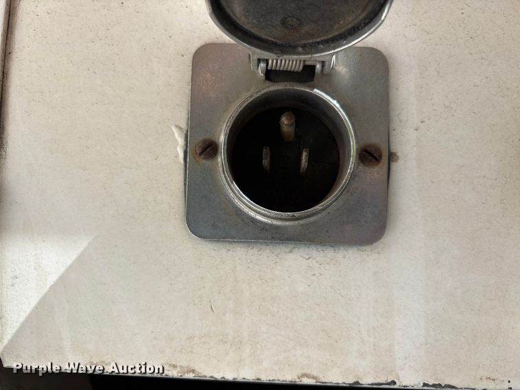image for item ER7599 2001 Freightliner FLD112 water truck