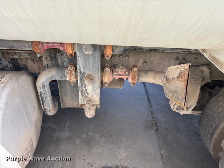 image for item ER7599 2001 Freightliner FLD112 water truck