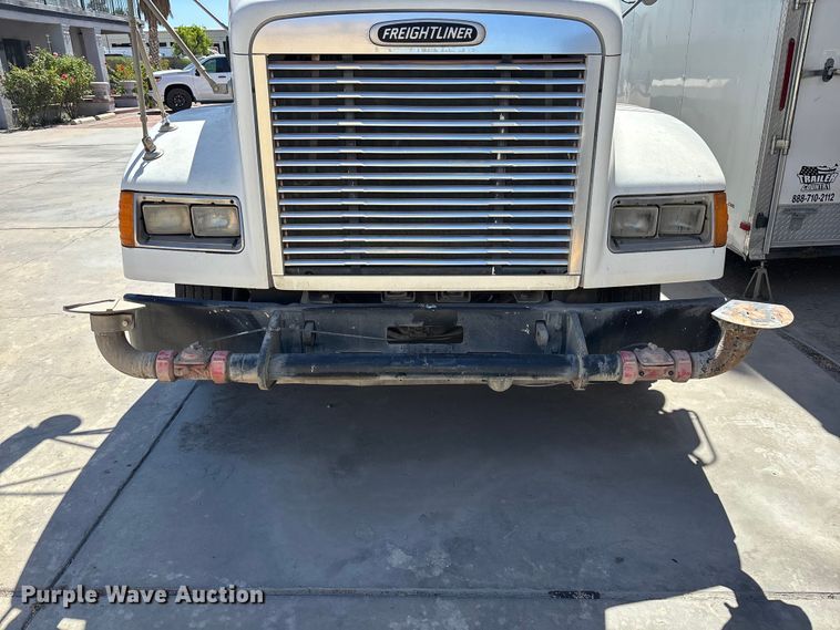 image for item ER7599 2001 Freightliner FLD112 water truck