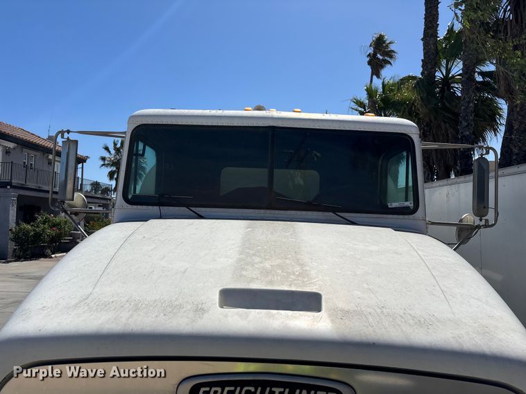 image for item ER7599 2001 Freightliner FLD112 water truck