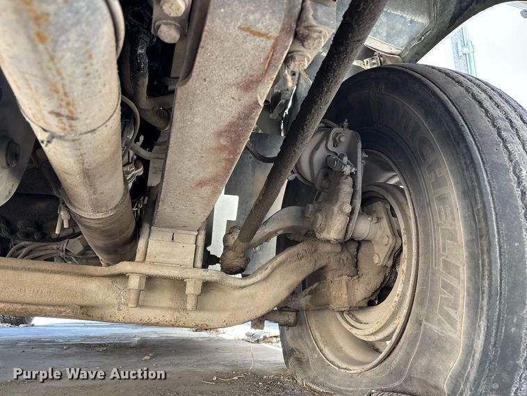 image for item ER7599 2001 Freightliner FLD112 water truck