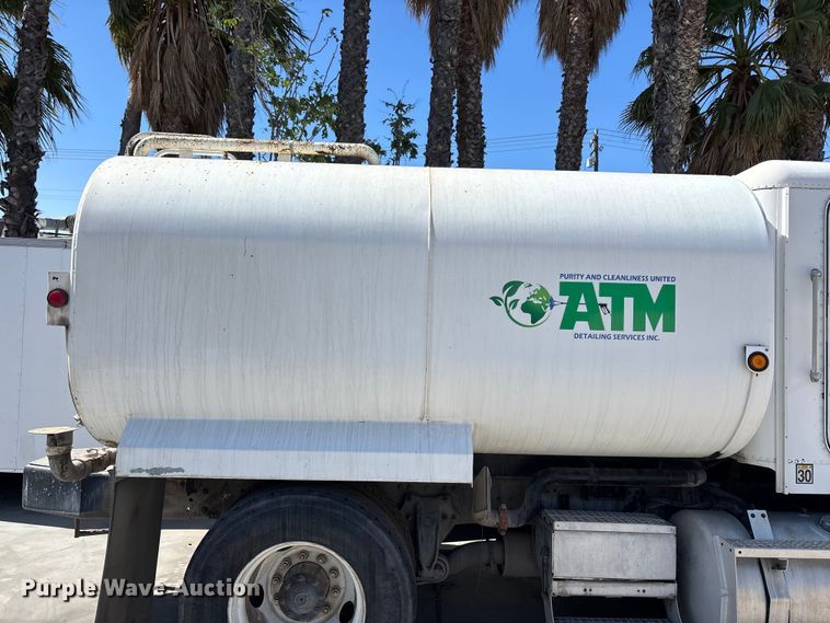 image for item ER7599 2001 Freightliner FLD112 water truck