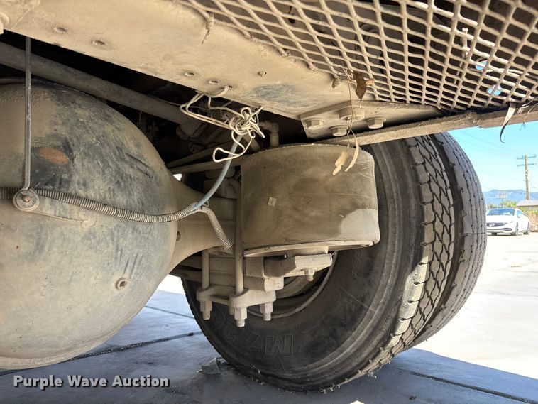 image for item ER7599 2001 Freightliner FLD112 water truck