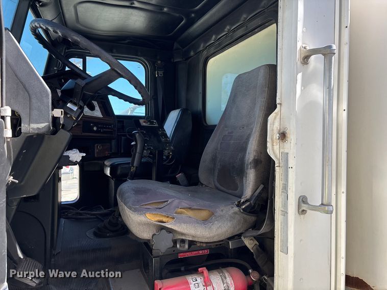 image for item ER7599 2001 Freightliner FLD112 water truck