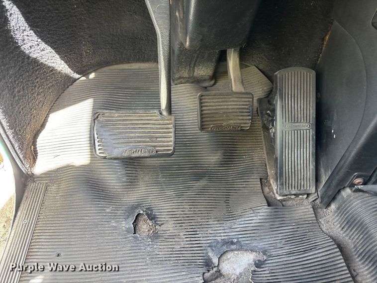image for item ER7599 2001 Freightliner FLD112 water truck
