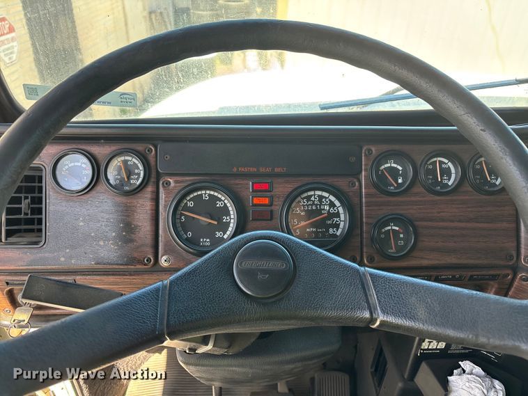 image for item ER7599 2001 Freightliner FLD112 water truck