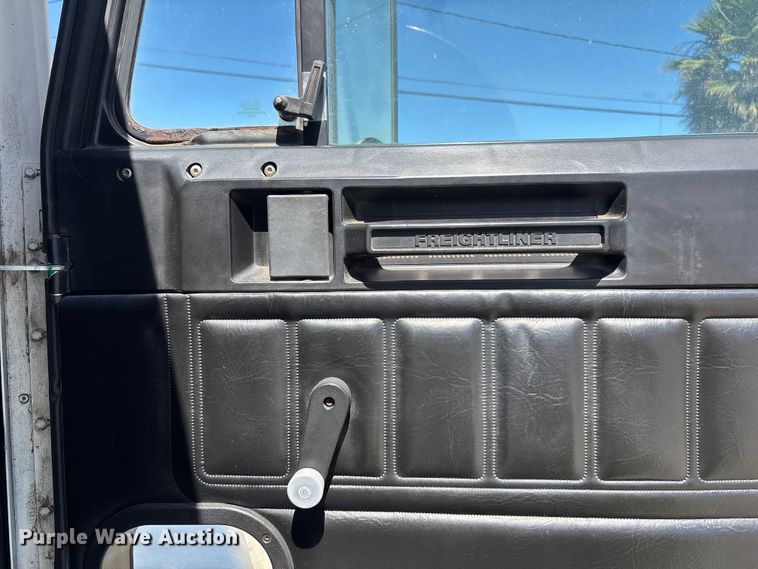 image for item ER7599 2001 Freightliner FLD112 water truck