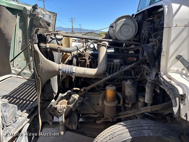 image for item ER7599 2001 Freightliner FLD112 water truck