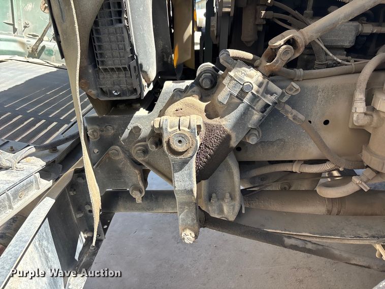 image for item ER7599 2001 Freightliner FLD112 water truck