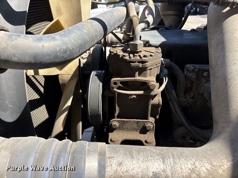 image for item ER7599 2001 Freightliner FLD112 water truck