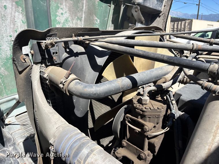 image for item ER7599 2001 Freightliner FLD112 water truck