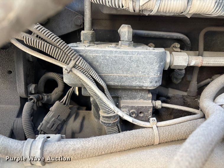 image for item ER7599 2001 Freightliner FLD112 water truck