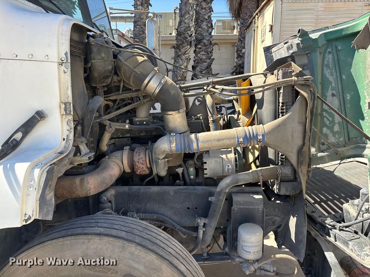 image for item ER7599 2001 Freightliner FLD112 water truck