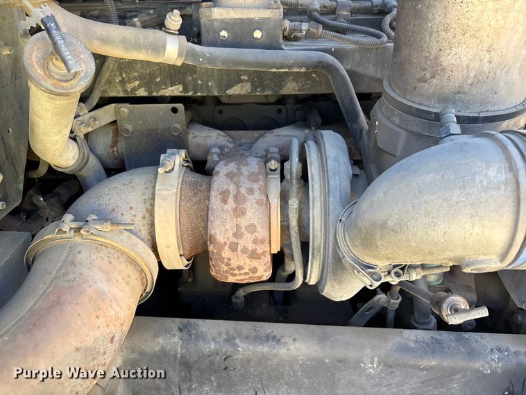 image for item ER7599 2001 Freightliner FLD112 water truck