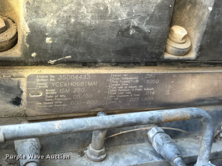 image for item ER7599 2001 Freightliner FLD112 water truck