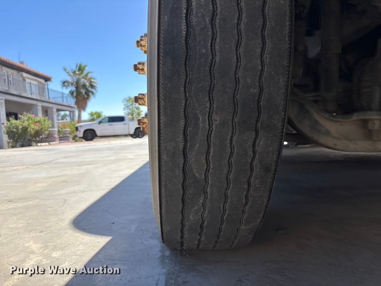 image for item ER7599 2001 Freightliner FLD112 water truck