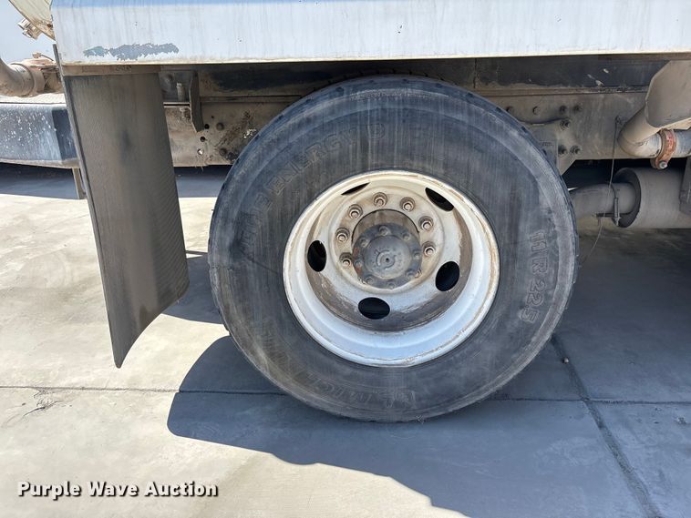 image for item ER7599 2001 Freightliner FLD112 water truck