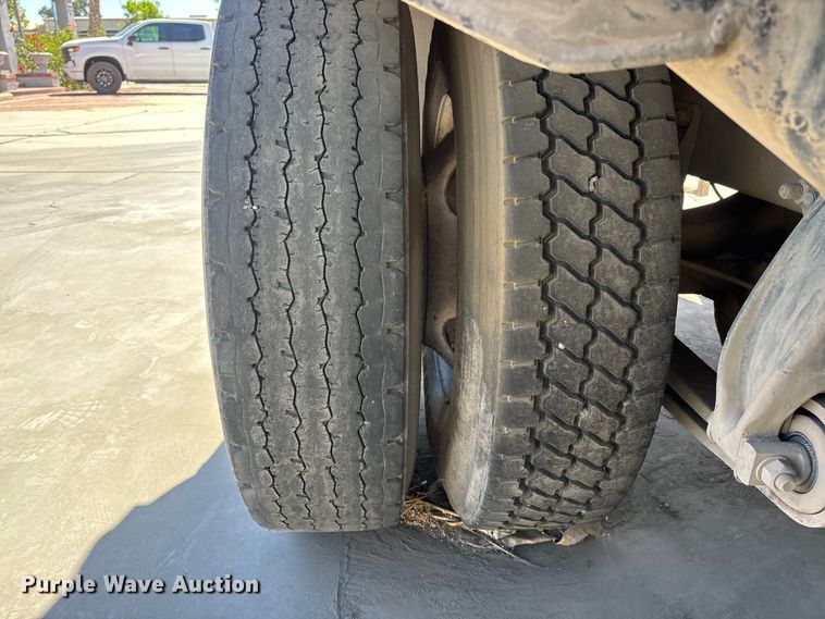 image for item ER7599 2001 Freightliner FLD112 water truck