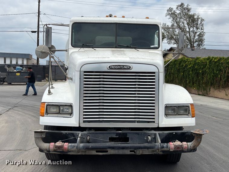 image for item ER7599 2001 Freightliner FLD112 water truck