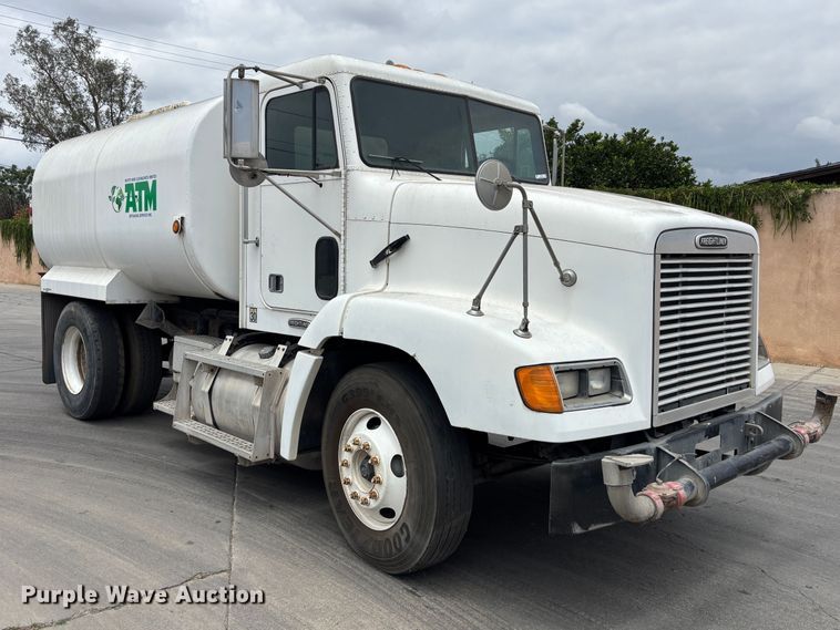 image for item ER7599 2001 Freightliner FLD112 water truck