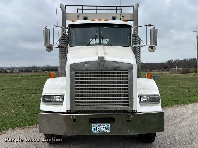 image for item ES5960 2000 Kenworth T800B semi truck