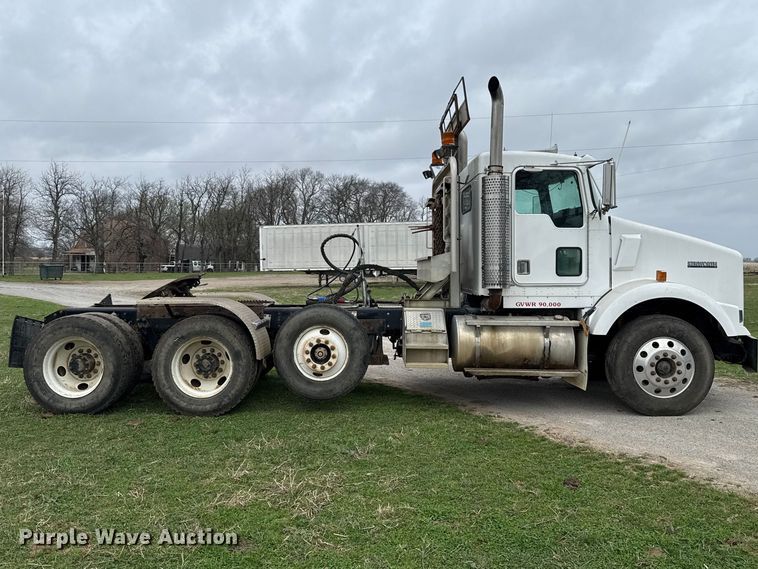 image for item ES5960 2000 Kenworth T800B semi truck