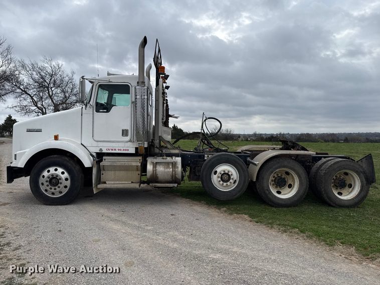 image for item ES5960 2000 Kenworth T800B semi truck