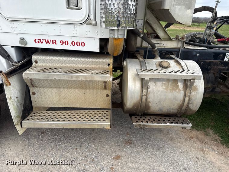 image for item ES5960 2000 Kenworth T800B semi truck
