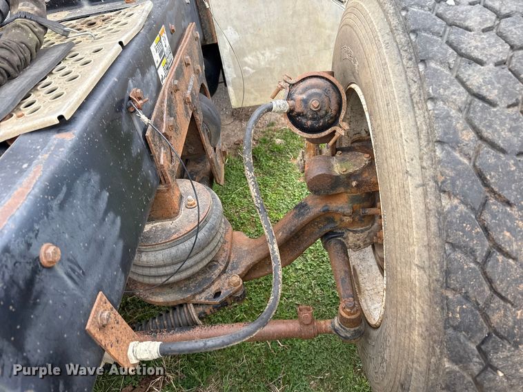 image for item ES5960 2000 Kenworth T800B semi truck