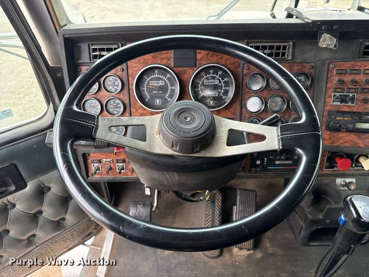 image for item ES5960 2000 Kenworth T800B semi truck