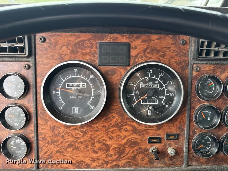 image for item ES5960 2000 Kenworth T800B semi truck