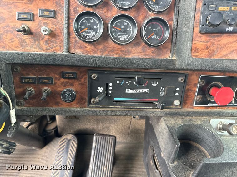 image for item ES5960 2000 Kenworth T800B semi truck
