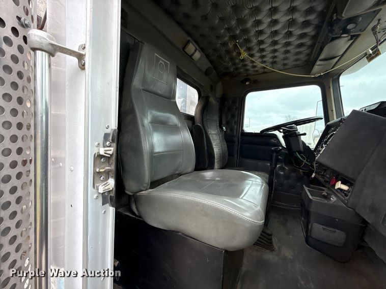 image for item ES5960 2000 Kenworth T800B semi truck