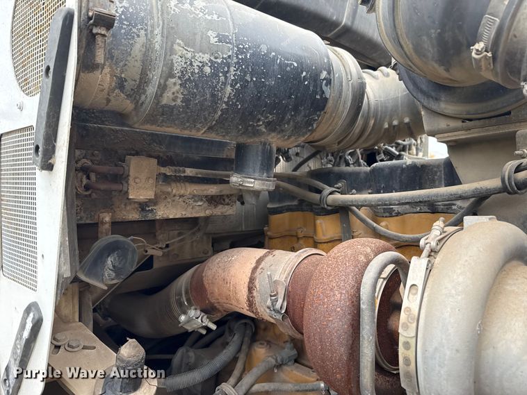 image for item ES5960 2000 Kenworth T800B semi truck