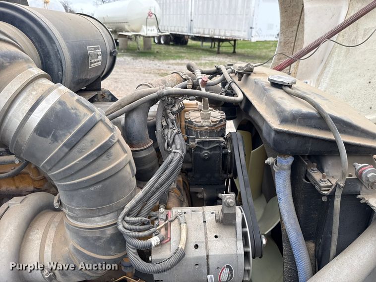 image for item ES5960 2000 Kenworth T800B semi truck