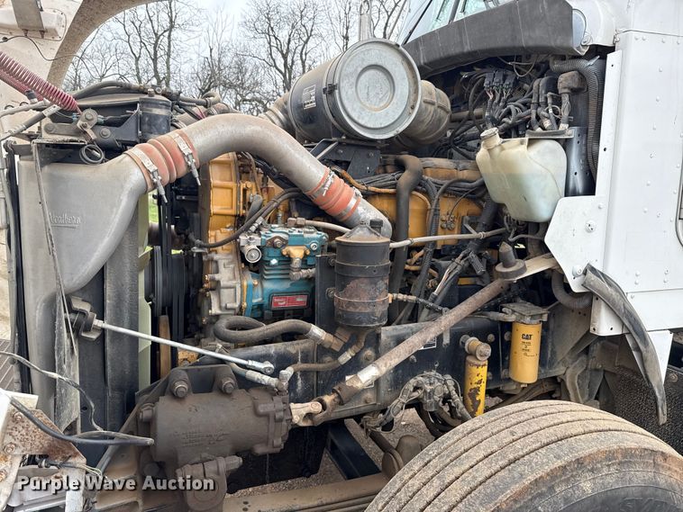 image for item ES5960 2000 Kenworth T800B semi truck