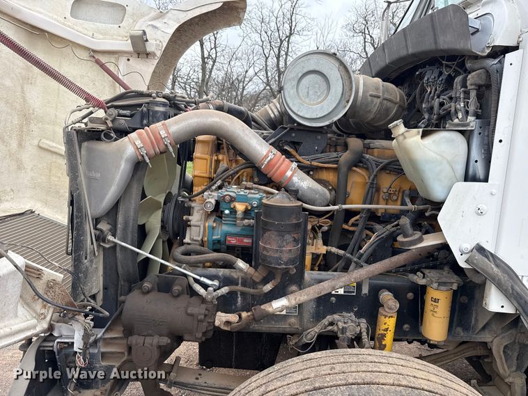 image for item ES5960 2000 Kenworth T800B semi truck