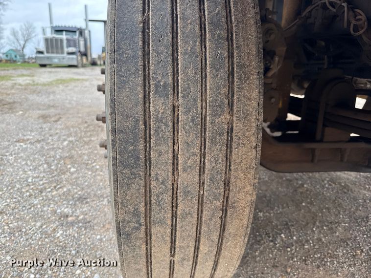 image for item ES5960 2000 Kenworth T800B semi truck